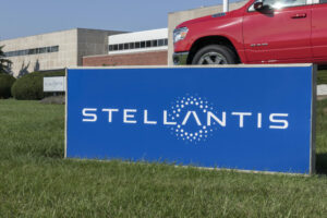 Stellantis увольняет тысячи итальянских и американских рабочих