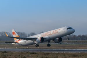 El primer Airbus A321 de Sunclass Airlines sigue en tierra tras un incidente en el hangar