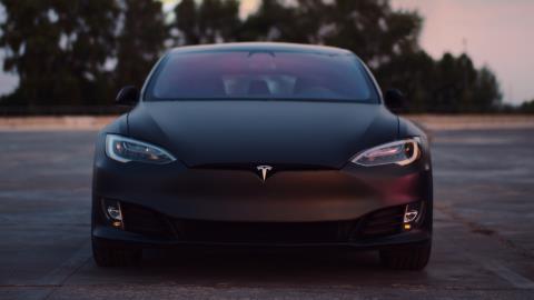 Tesla s'associe à Origence pour le financement des véhicules électriques