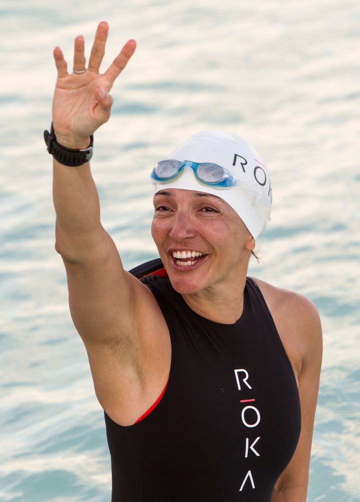 Ultramaratoonari Norma Bastidas reagoi ennen ennätystriathlonin aloittamista osana ihmiskaupan vastaista kampanjaa Cancunissa 1. maaliskuuta 2014.