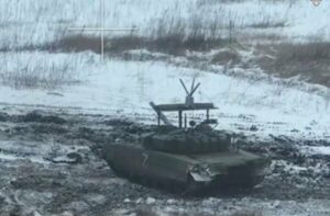 Ukrajinski konflikt: Rusija opremila tank T-80BVM z novim C-UAS