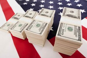 Dolarul american începe anul într-o notă puternică, pe fondul riscului off-flow-urilor