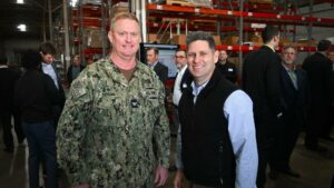 A Marinha dos EUA busca ideias de economia de custos no esforço de eficiência do Running Fix