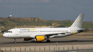 Vueling Airbus A320 from Brussels to Malaga diverts to Paris CDG after pressurization problems