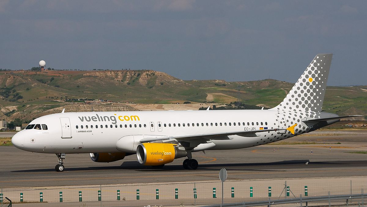 Vueling Airbus A320 de la Bruxelles la Malaga deviază către Paris CDG după probleme de presurizare