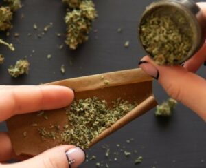 Hva er forskjellen mellom en Spliff, en Joint og en Blunt? (Cannabis 101)