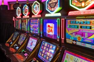 Ce furnizori de software pentru cazinouri online au creat cele mai populare sloturi online din lume? | TheXboxHub