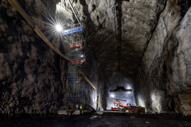 Escavação de enormes cavernas concluída para o experimento Deep Underground Neutrino dos EUA – Physics World