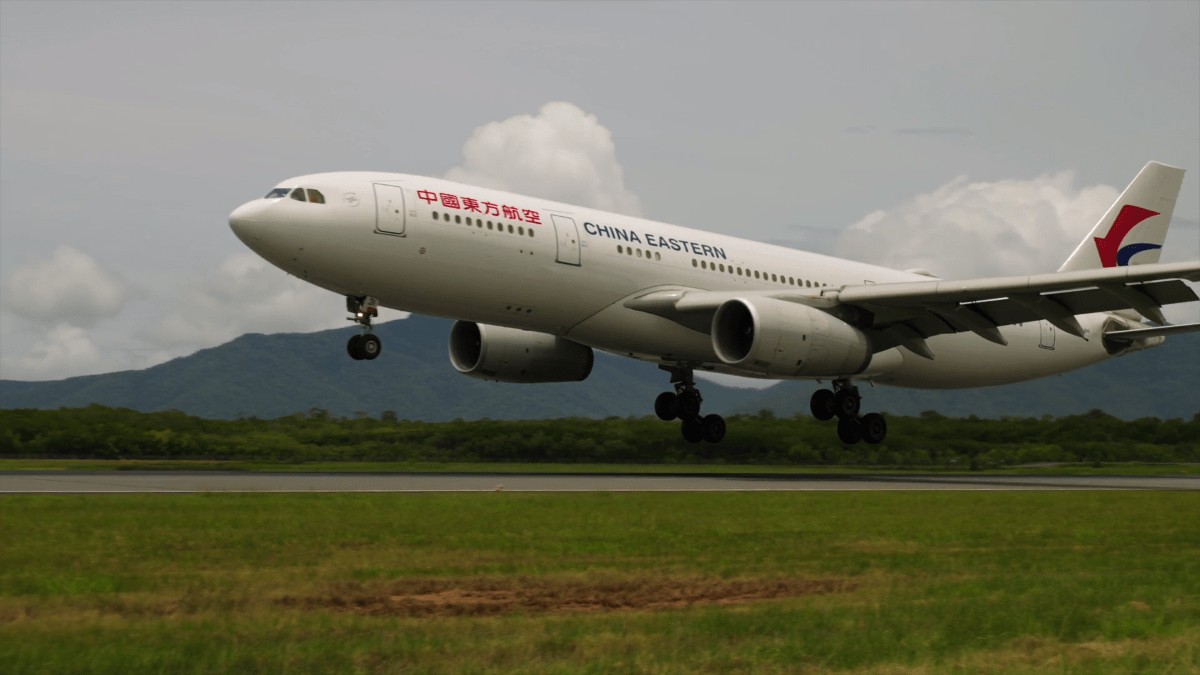 اولین پرواز فصلی چین شرقی در Cairns فرود آمد