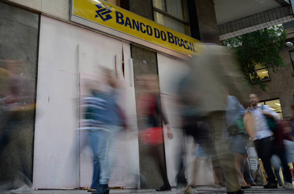 Suuri brasilialainen pankki lopettaa paikallisen puolustusteollisuuden rahoituksen