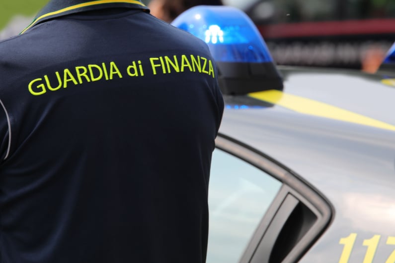 Polizei beschlagnahmt drei maltesische Glücksspielfirmen im Rahmen einer Mafia-Aktion