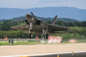 Lõuna-Korea alustab hävitajate KF-21 masstootmist