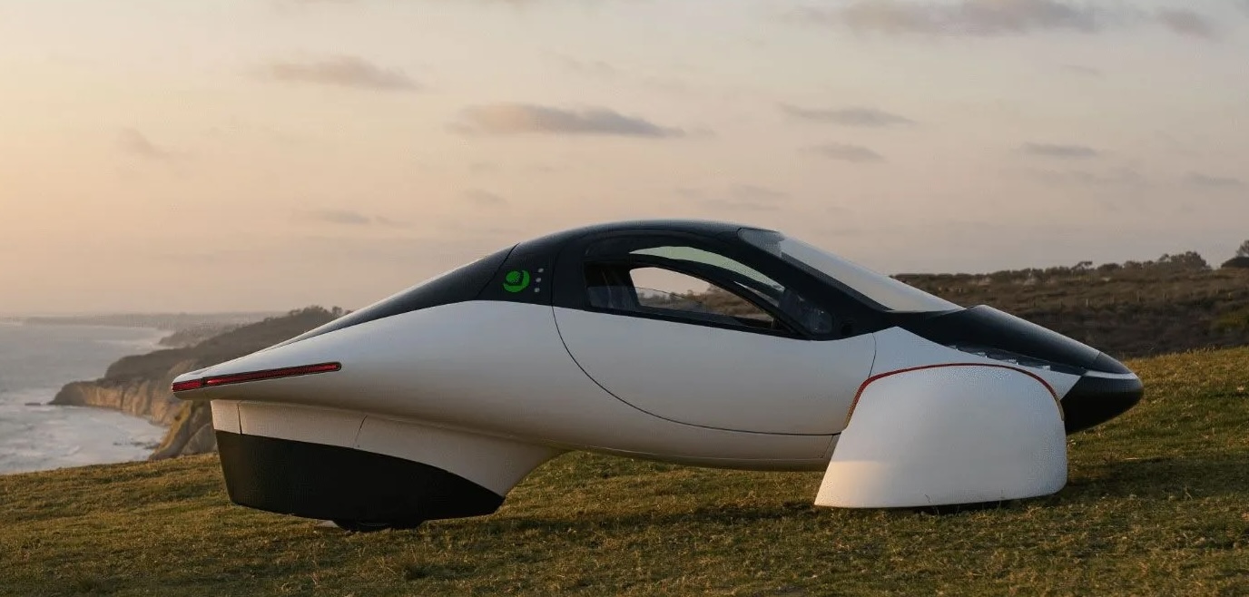 Este carro movido a energia solar parece um avião