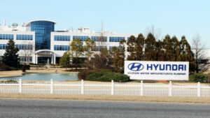 UAW says more than 30% of workers at Alabama Hyundai plant sign union cards - Autoblog