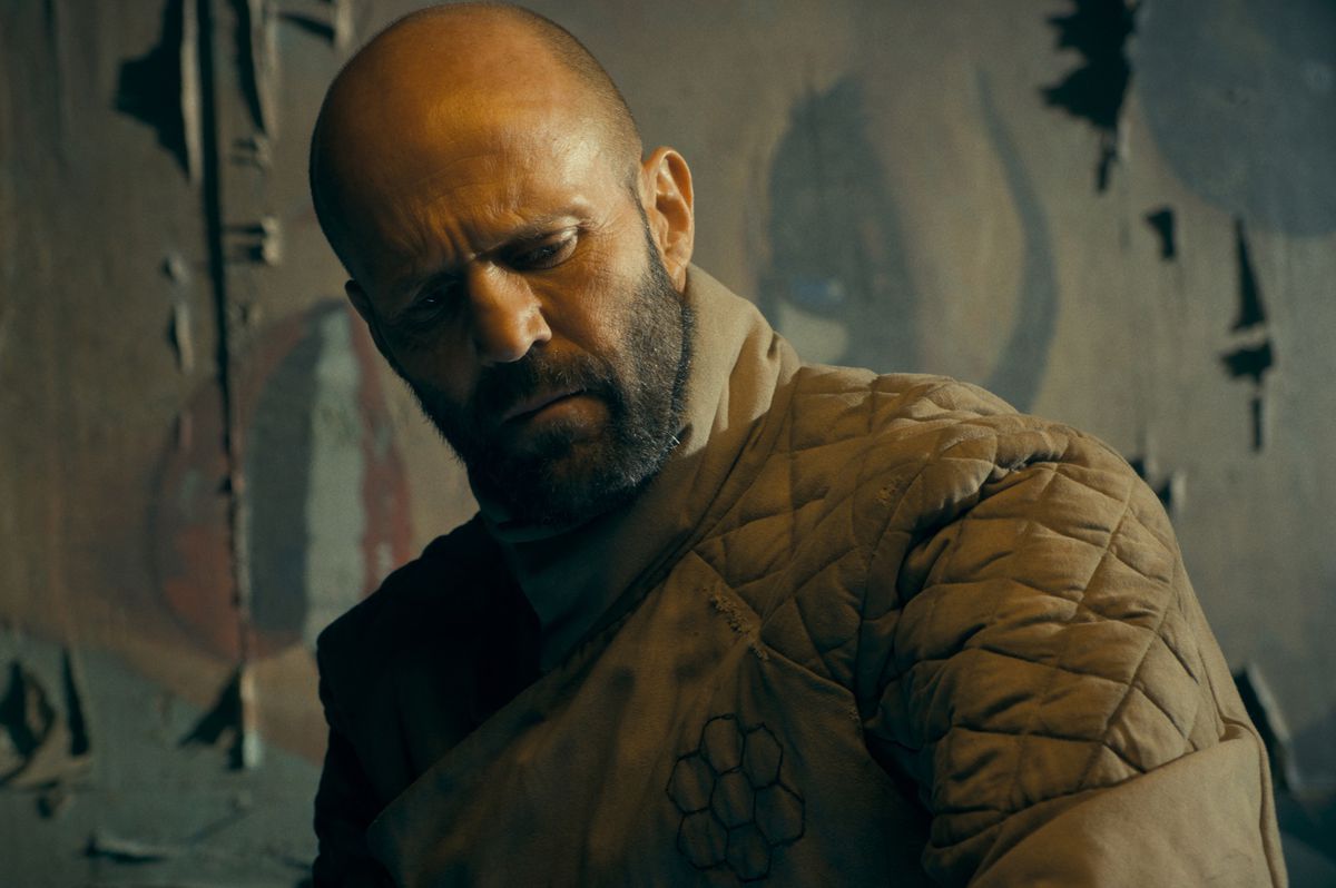 Jason Statham kortsutab kulmu filmis "Mesinik".